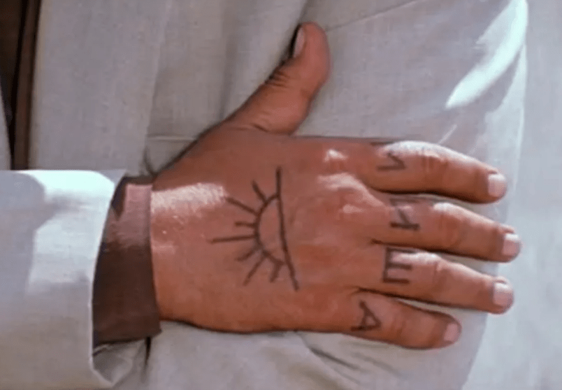Так вот что означает тату «солнце с лучами» у милиционера Миши в «Бриллиантовой руке»