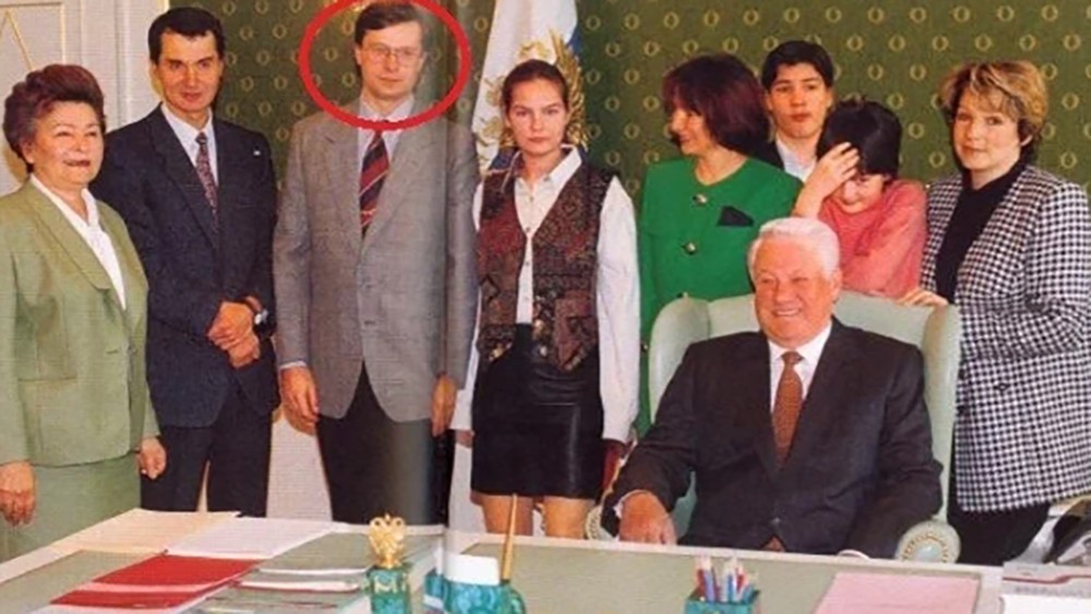 Так вот почему «солнечного» внука Ельцина долго скрывали: теперь 26-летним Глебом гордится вся семья