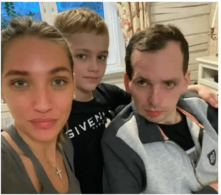 «Муж инвалид никому не нужен»: Жена актера Алексея Янина начала новую жизнь и оставила его матери