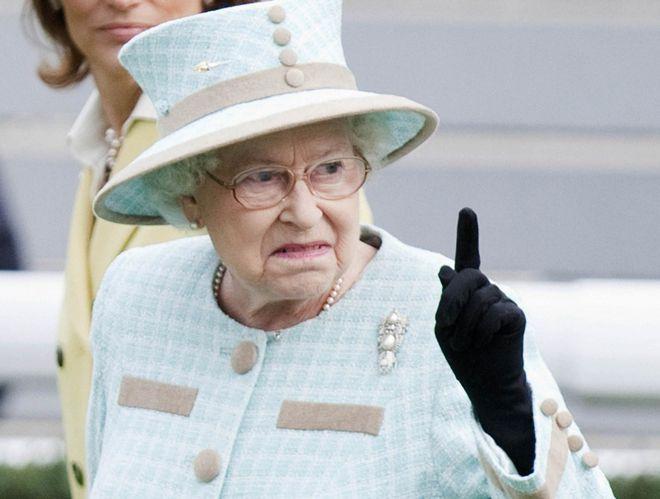 "Таки даже я покраснела": 25 фото, за которые стыдно членам королевской семьи Великобритании