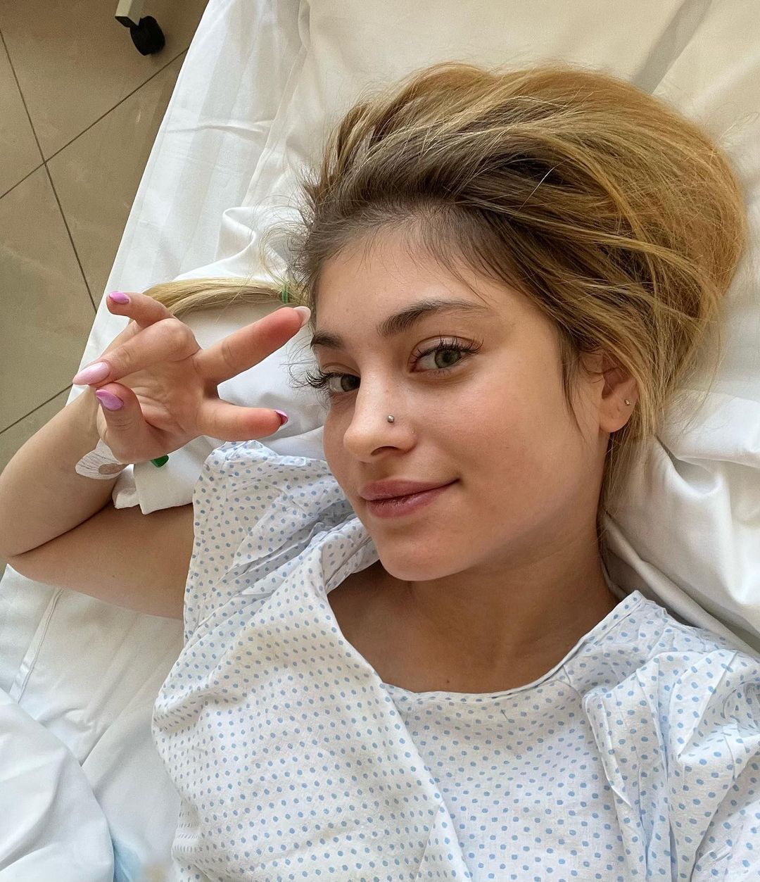 Дана Борисова в палате психиатрической клиники из-за острого обострения, Алене Косторной сделали сложную операцию на бедре