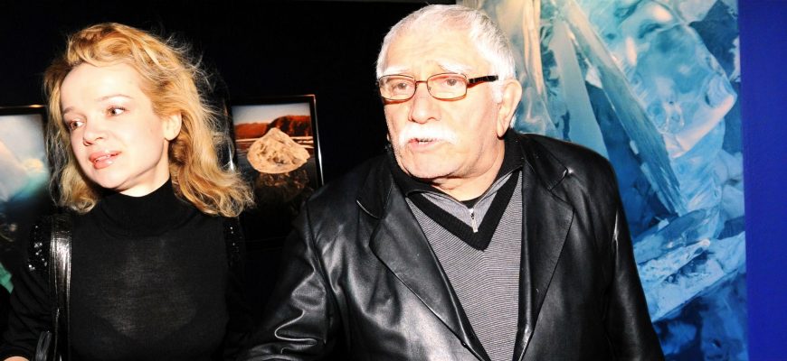 Друг покойного Армена Джигарханяна рассказал, как молодая жена актера вела себя при гостях