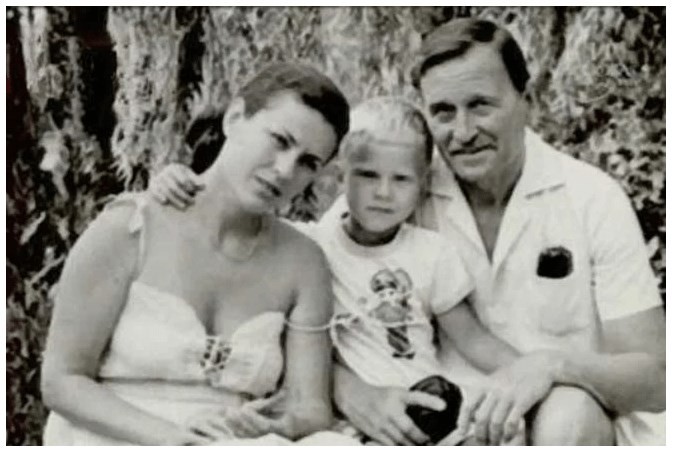 Всю жизнь обеспечивала и спасла от тюрьмы: как живет единственный сын Валентины Толкуновой