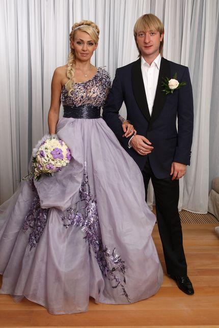 Удивление гарантировано! 9 самых нелепых и безвкусных свадебных платьев российских звезд