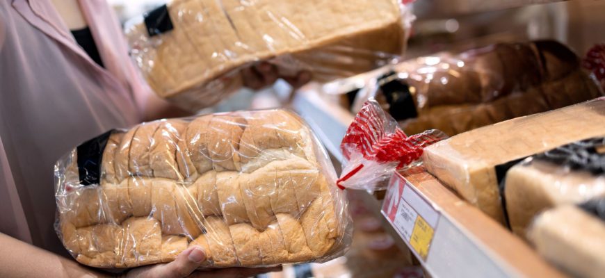 Так вот почему сотрудники хлебозавода не советуют покупать нарезанный хлеб