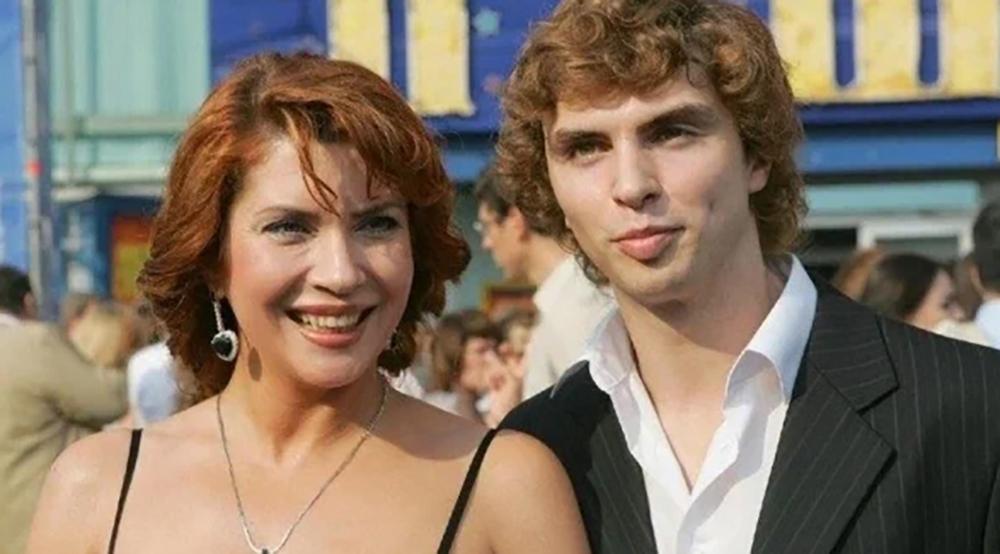 «Не родись красивой, а родись счастливой»: 10 мужчин актрисы Веры Сотниковой. Кем стал единственный сын?