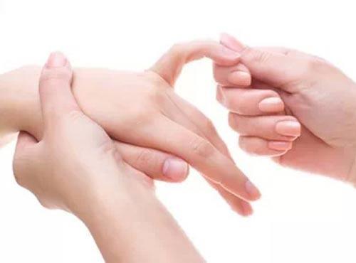 Волшебный массаж пальцев руки: для мужчин и женщин. Разница есть!